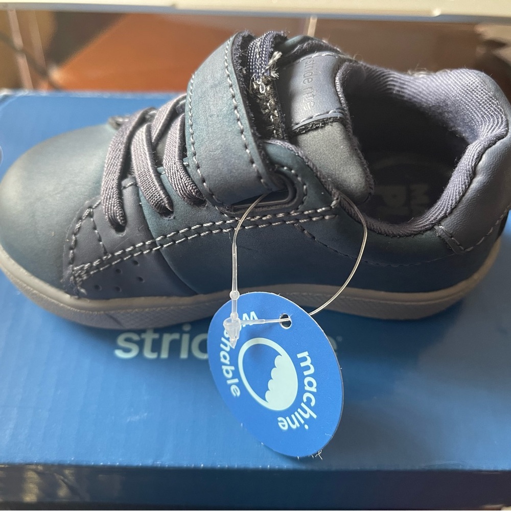 Stride Rite blue sneaker size 4W